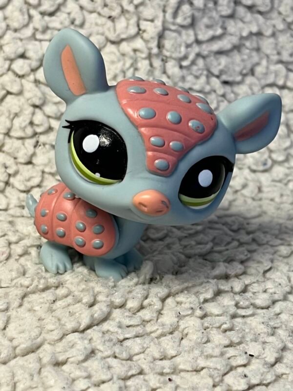 LPS #1736 - Armadillo